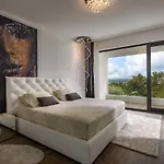 Irma With Heated Pool By Aneo Travel