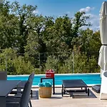 Irma With Heated Pool By Aneo Travel