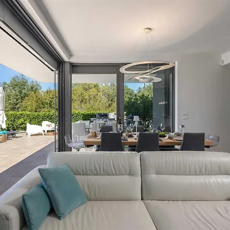 Irma With Heated Pool By Aneo Travel Sveti Vid-Miholjice