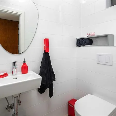 Vila Irma With Heated Pool By Aneo Travel