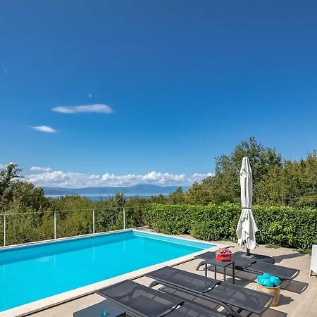Vila Irma With Heated Pool By Aneo Travel *
