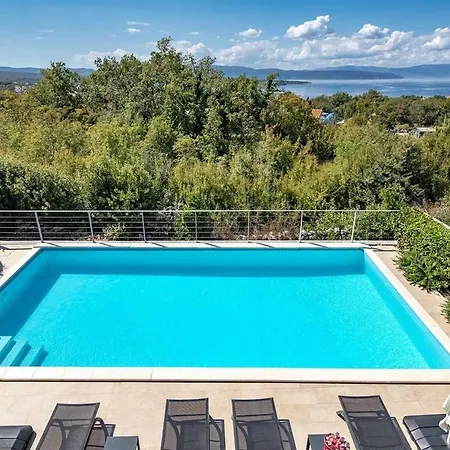 Irma With Heated Pool By Aneo Travel Villa *