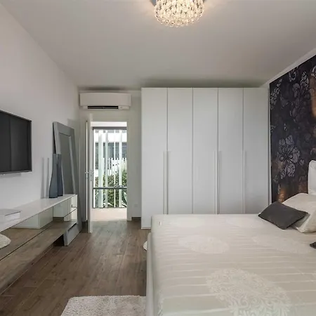 Irma With Heated Pool By Aneo Travel Sveti Vid-Miholjice