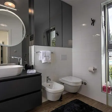 Villa Irma With Heated Pool By Aneo Travel *