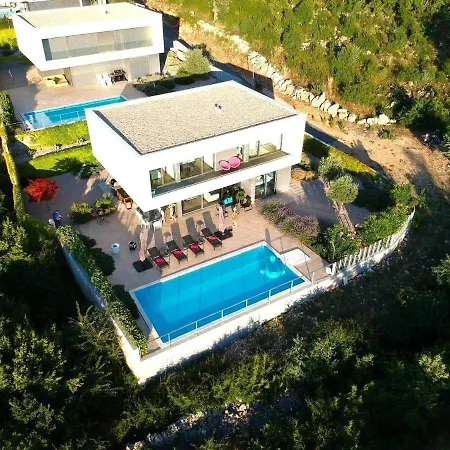 Villa Irma With Heated Pool By Aneo Travel *