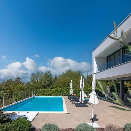 Irma With Heated Pool By Aneo Travel
