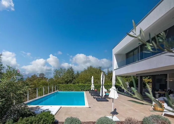 Irma With Heated Pool By Aneo Travel
