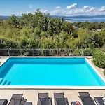 Irma With Heated Pool By Aneo Travel Willa *