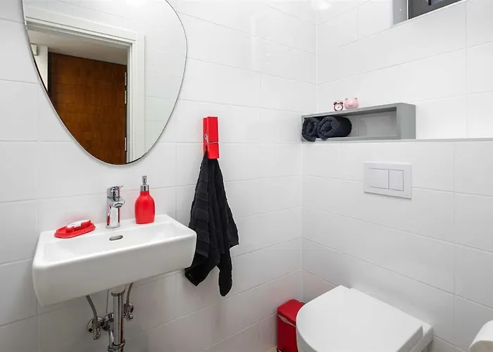Villa Irma With Heated Pool By Aneo Travel